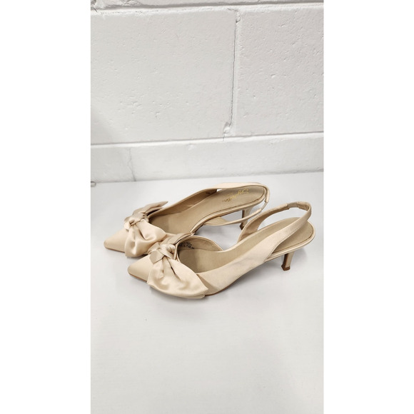 Seychelles Neve Women's Bow Pointed Slingback Ivory Satin Heels, Size 7.5 Formal - Picture 2 of 11